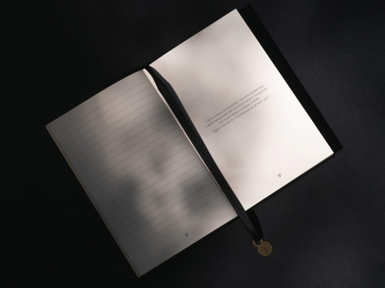 SPIRIT OF INSIGHT, Ежедневник с медальоном «Он. Интервью с Пророком» 