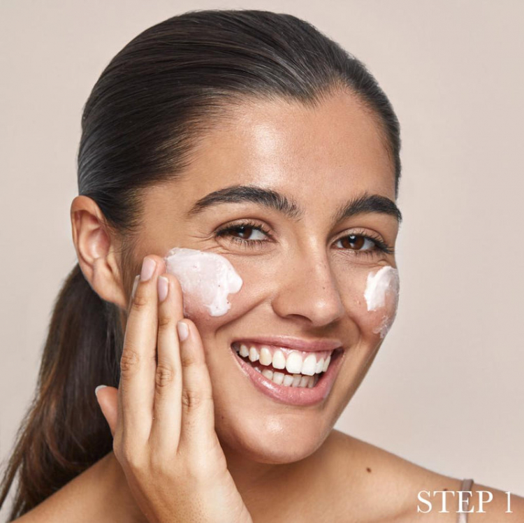 AMADORIS Авторский мягкий скраб - маска для всех типов кожи 120 мл, The signature soft scrub